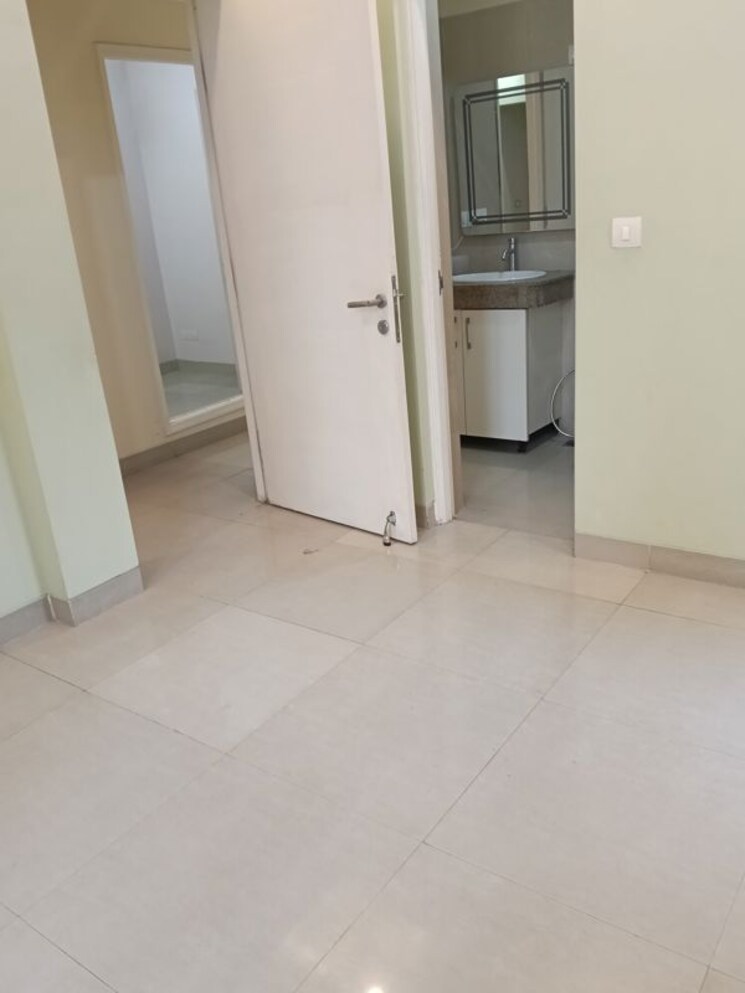 Room, emaar-emerald-estate 2.5 Bedroom 950 Sq.Ft. Apartment In Sector 65 Gurgaon 9920967