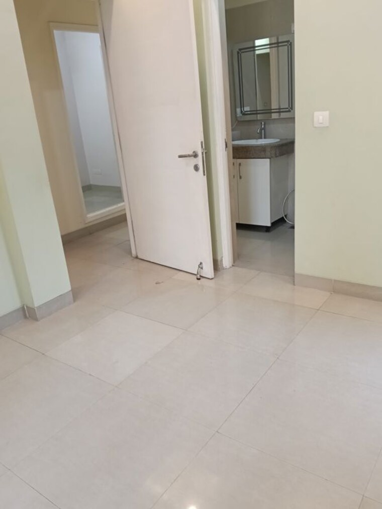 Room, emaar-emerald-estate 2.5 Bedroom 950 Sq.Ft. Apartment In Sector 65 Gurgaon 9920967