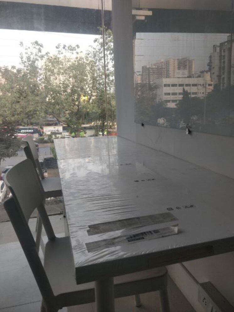  Parking, express-zone Commercial Office Space 100 Sq.Ft. In Malad East Mumbai 9920973