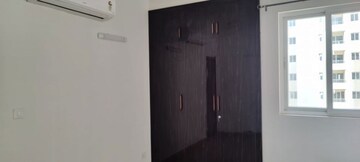 Furnished Amenities in 4 BHK Apartment at Arun Vihar, Sector 29 – for Rent