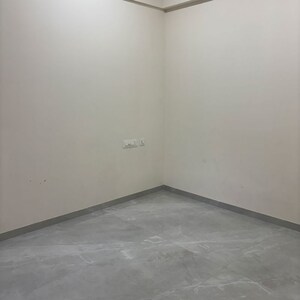 Room in 3 BHK Apartment at Mulund West – for Rent