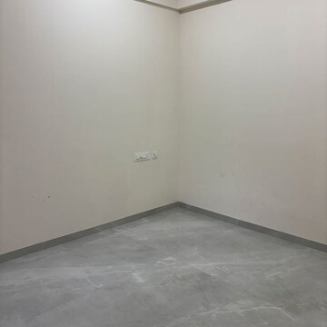 Room in 3 BHK Apartment at Mulund West – for Rent