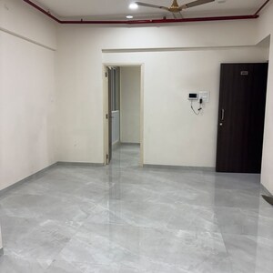 Room in 3 BHK Apartment at Mulund West – for Rent