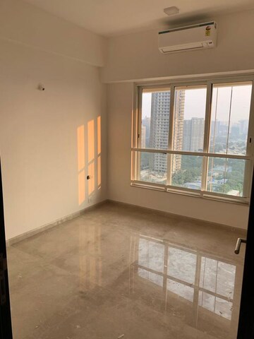 Room in 3 BHK Apartment at Kalpataru Radiance, Goregaon West – for Rent