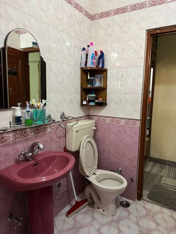 Bathroom in 1 BHK Builder Floor at Sector 48 – for Rent