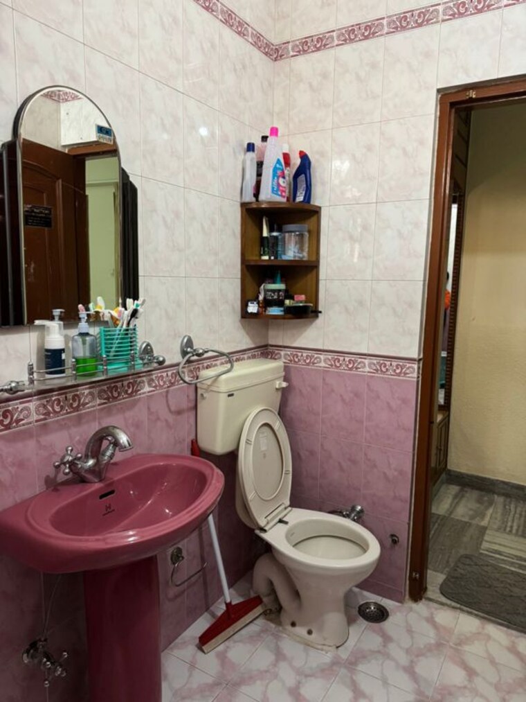 Bathroom, sector 48 1 Bedroom 800 Sq.Ft. Builder Floor In Sector 48 Chandigarh 9920992