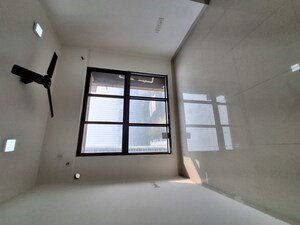 Room in 1 BHK Apartment at UK Iridium, Kandivali East – for Rent