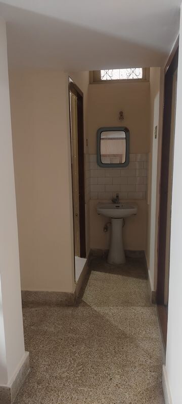 Bathroom in 1 BHK Builder Floor at Jeevan Bima Nagar – for Rent