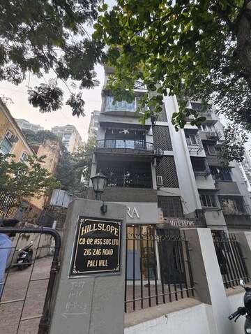 2 BHK Apartment – Exterior View View at Bandra West - for Rent