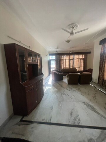 Bedroom in 3 BHK Builder Floor at Sector 34 – for Rent