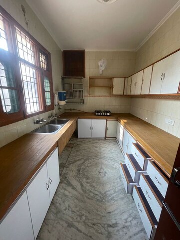 Kitchen in 3 BHK Builder Floor at Sector 34 – for Rent