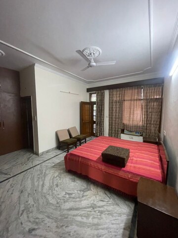 Bedroom in 3 BHK Builder Floor at Sector 34 – for Rent