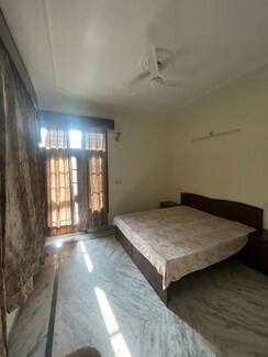 3 BHK Builder Floor For Rent in Sector 34