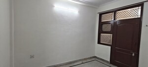 Room in 2 BHK Builder Floor at Pandav Nagar – for Rent