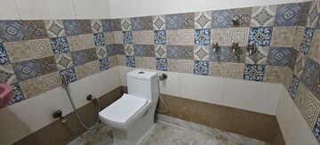 Master Bedroom in 2 BHK Builder Floor at Pandav Nagar – for Rent