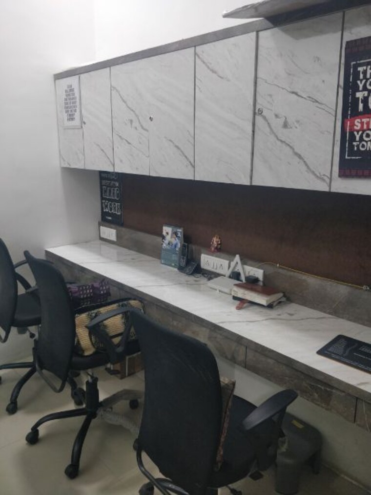 Team Area, express-zone Commercial Office Space 114 Sq.Ft. In Malad East Mumbai 9921042