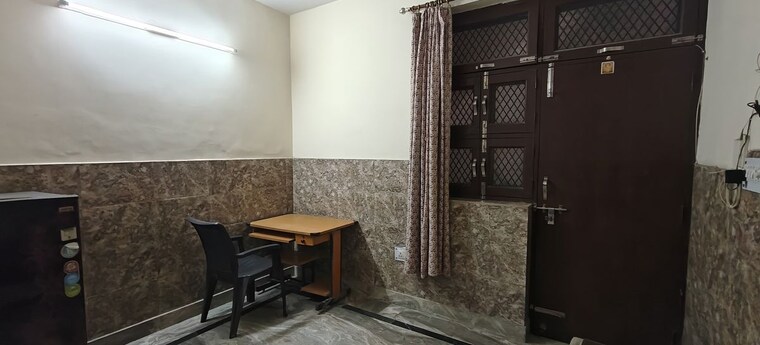 Living Room, pandav nagar 1 Bedroom 450 Sq.Ft. Builder Floor In Pandav Nagar Delhi 9921057