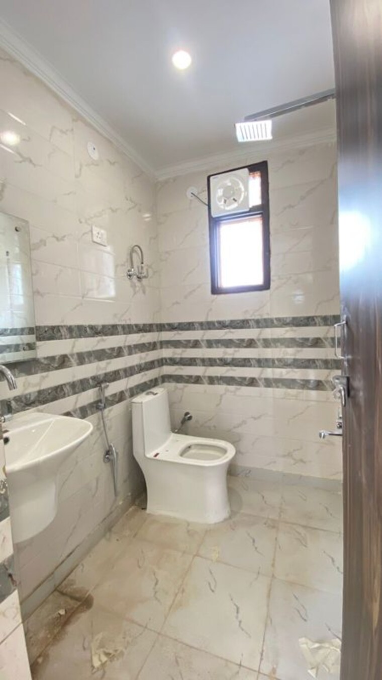 Bathroom, saket 2 Bedroom 450 Sq.Ft. Builder Floor In Saket Delhi 9921067
