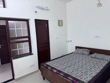 Bedroom in 3 BHK Builder Floor at Sector 38 – for Rent