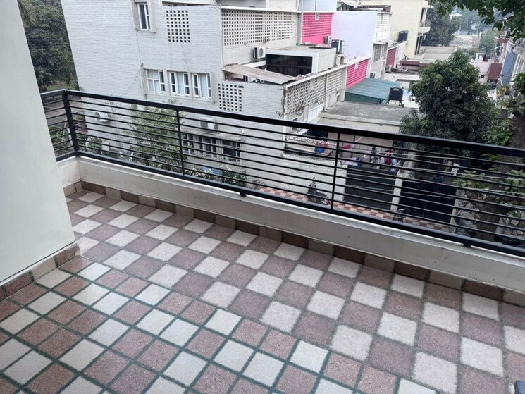 Balcony, sector 38 3 Bedroom 2500 Sq.Ft. Builder Floor In Sector 38 Chandigarh 9921071