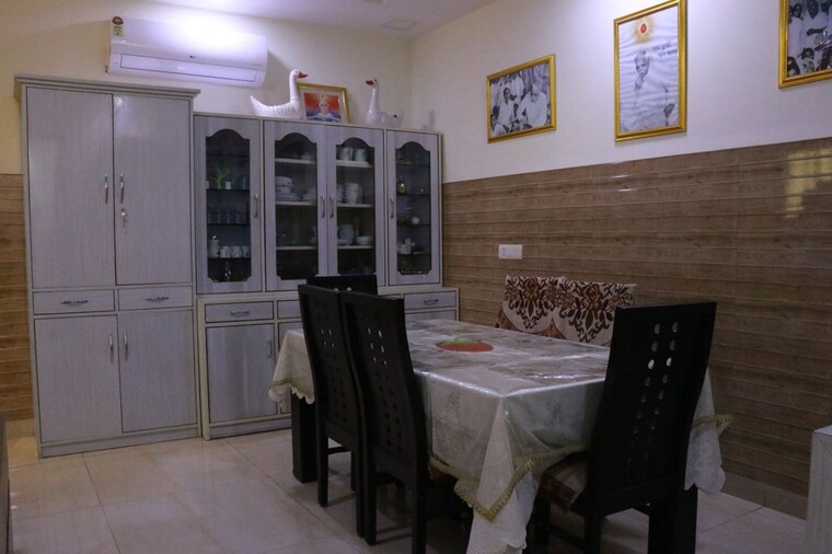 Living Room, rwa-residential-society-sector-46 6 Bedroom 6000 Sq.Ft. Independent House In Sector 46 Gurgaon 9921083