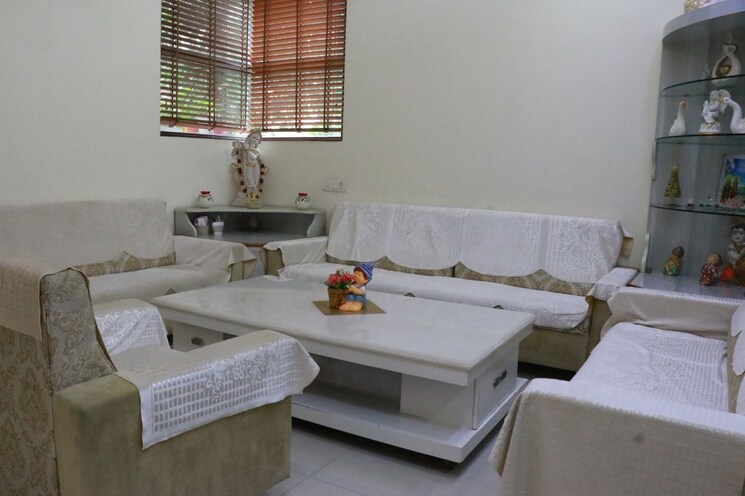 Master Bedroom, rwa-residential-society-sector-46 6 Bedroom 6000 Sq.Ft. Independent House In Sector 46 Gurgaon 9921083