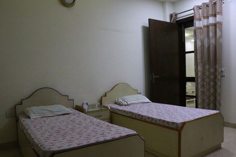 Bedroom, rwa-residential-society-sector-46 6 Bedroom 6000 Sq.Ft. Independent House In Sector 46 Gurgaon 9921083