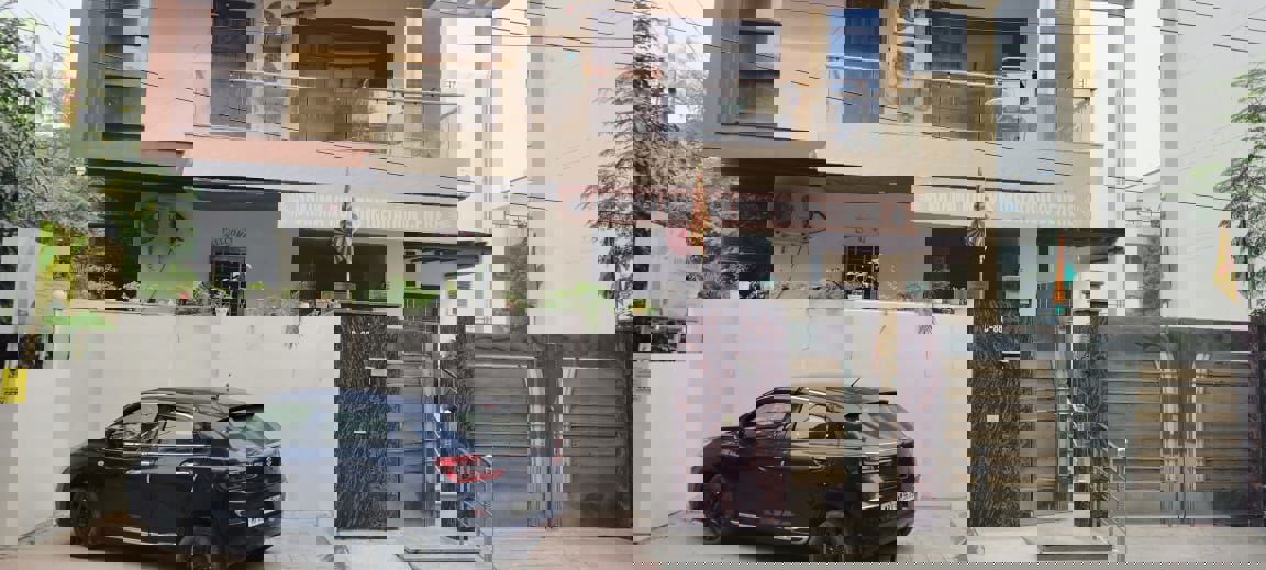 6 BHK + Pooja Room,Servant Room,Study Room,Extra Room 6000 Sq.Ft. Independent House in RWA Residential Society Sector 46