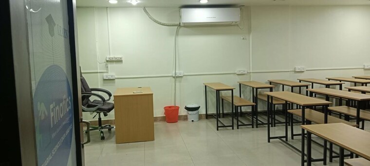 Team Area, elgin road Commercial Office Space 900 Sq.Ft. In Elgin Road Kolkata 9921004