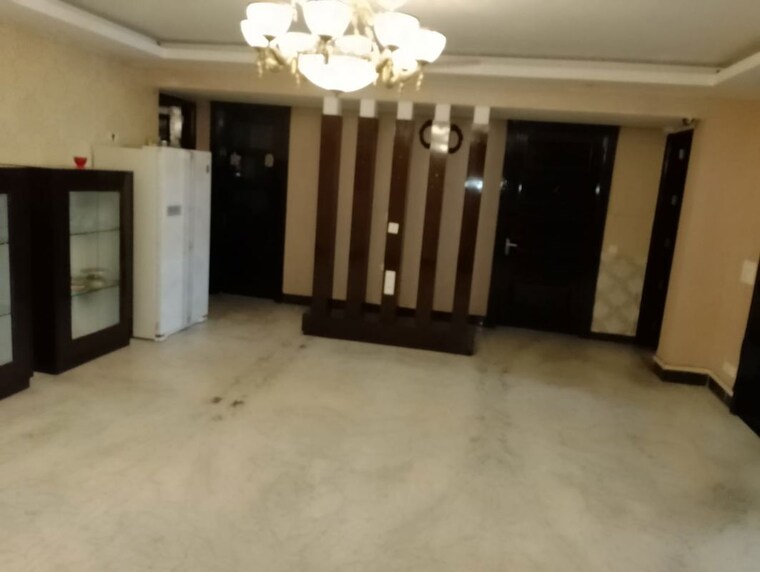 Room, sector 33 4 Bedroom 2500 Sq.Ft. Builder Floor In Sector 33 Chandigarh 9921094