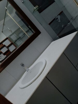 Balcony in 4 BHK Builder Floor at Sector 33 – for Rent