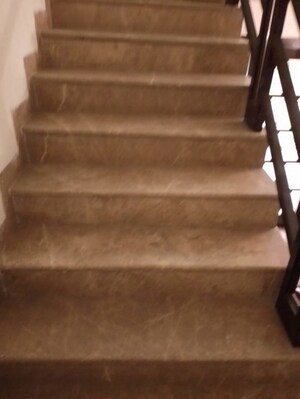 Staircase in 4 BHK Builder Floor at Sector 33 – for Rent