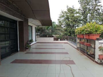 Balcony in 4 BHK Builder Floor at Sector 33 – for Rent