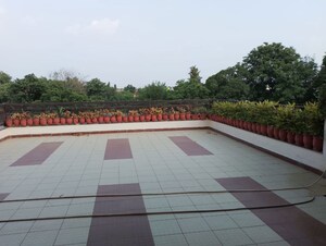 Balcony in 4 BHK Builder Floor at Sector 33 – for Rent