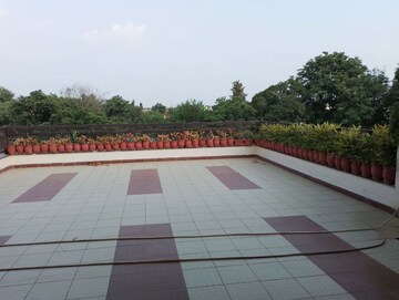 Balcony in 4 BHK Builder Floor at Sector 33 – for Rent