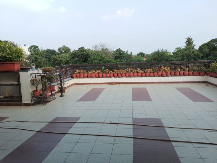 Swimming Pool, sector 33 4 Bedroom 2500 Sq.Ft. Builder Floor In Sector 33 Chandigarh 9921094