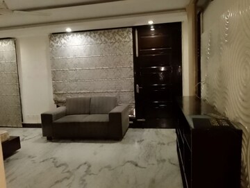 Parking in 4 BHK Builder Floor at Sector 33 – for Rent