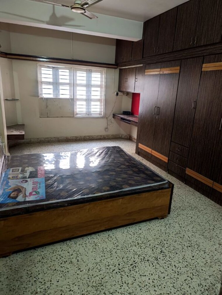Bedroom, satellite 2 Bedroom 130 Sq.Yd. Apartment In Satellite Ahmedabad 9921066