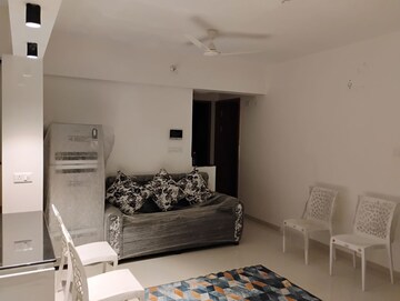 Room in 2 BHK Apartment at Kohinoor Zen Estate, Kharadi – for Rent