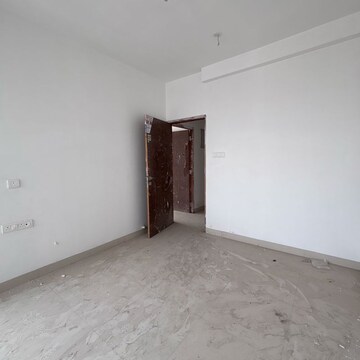 Room in 2 BHK Apartment at Dynamix Divum, Riddhi Gardens – for Rent