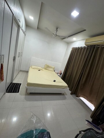 Room in 3 BHK Apartment at Regency Heights, Ghodbunder Road – for Sale