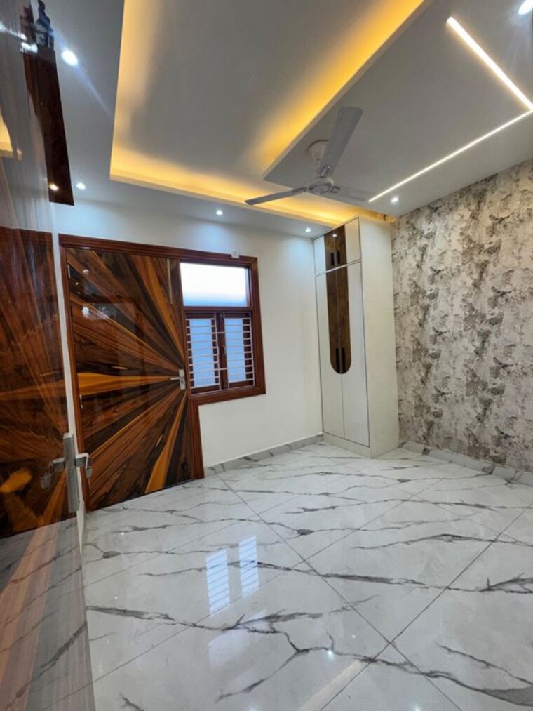 Bedroom, uttam nagar 3 Bedroom 90 Sq.Yd. Builder Floor In Uttam Nagar Delhi 9921193