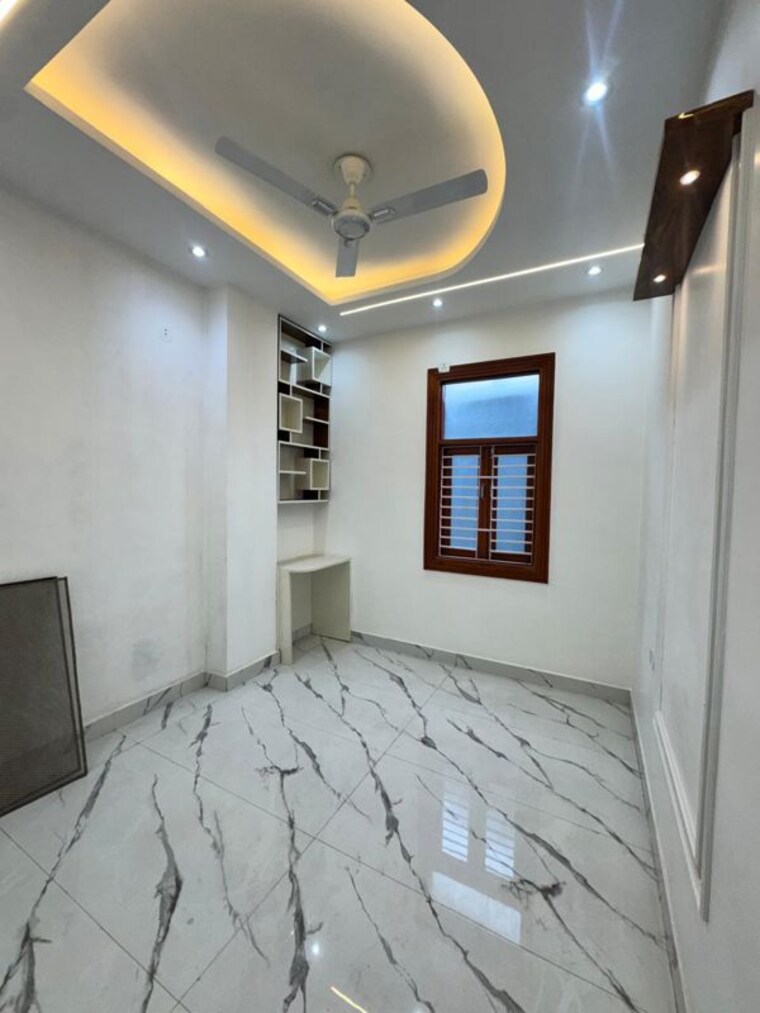 Bedroom, uttam nagar 3 Bedroom 90 Sq.Yd. Builder Floor In Uttam Nagar Delhi 9921193