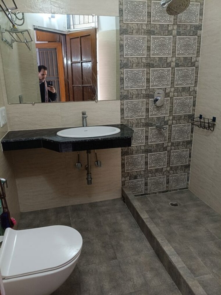 Attached Bathroom, maharani bagh 5 Bedroom 500 Sq.Yd. Independent House In Maharani Bagh Delhi 9921194