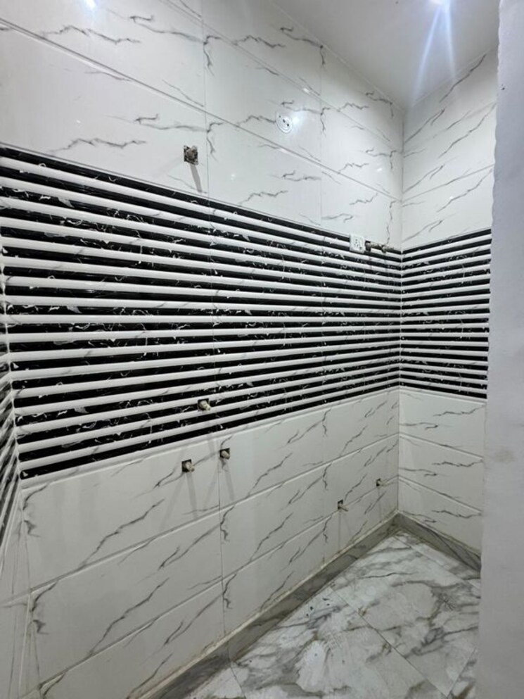 Balcony, uttam nagar 2 Bedroom 60 Sq.Yd. Builder Floor In Uttam Nagar Delhi 9921198