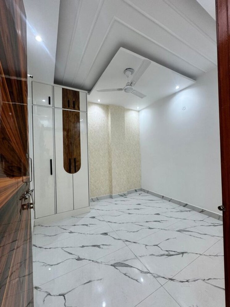 Room, uttam nagar 2 Bedroom 60 Sq.Yd. Builder Floor In Uttam Nagar Delhi 9921198