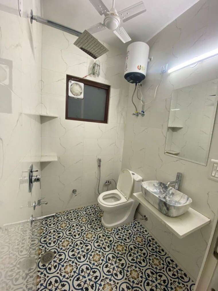 Bathroom, greater kailash i 2 Bedroom 990 Sq.Ft. Builder Floor In Greater Kailash I Delhi 9921220