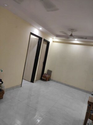 Room in 2.5 BHK Builder Floor at Mayur Vihar – for Rent