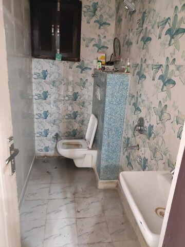 Bathroom in 2.5 BHK Builder Floor at Mayur Vihar – for Rent