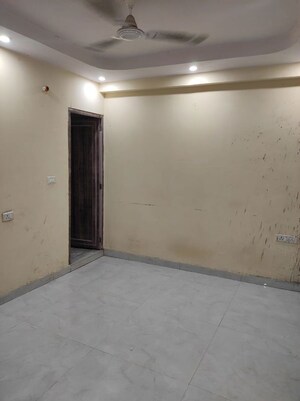 Room in 2.5 BHK Builder Floor at Mayur Vihar – for Rent